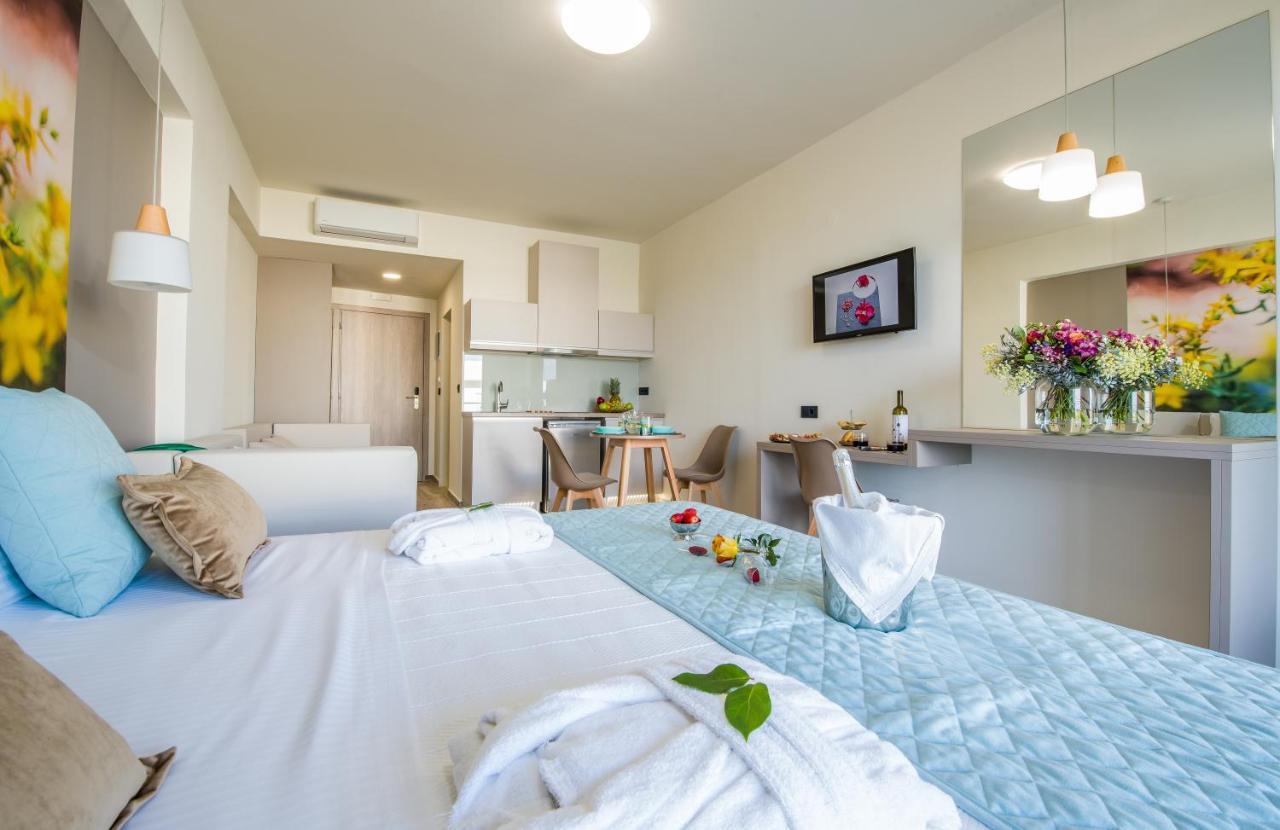 Incognito Creta Luxury Suites And More คอลิมวาริออน ภายนอก รูปภาพ